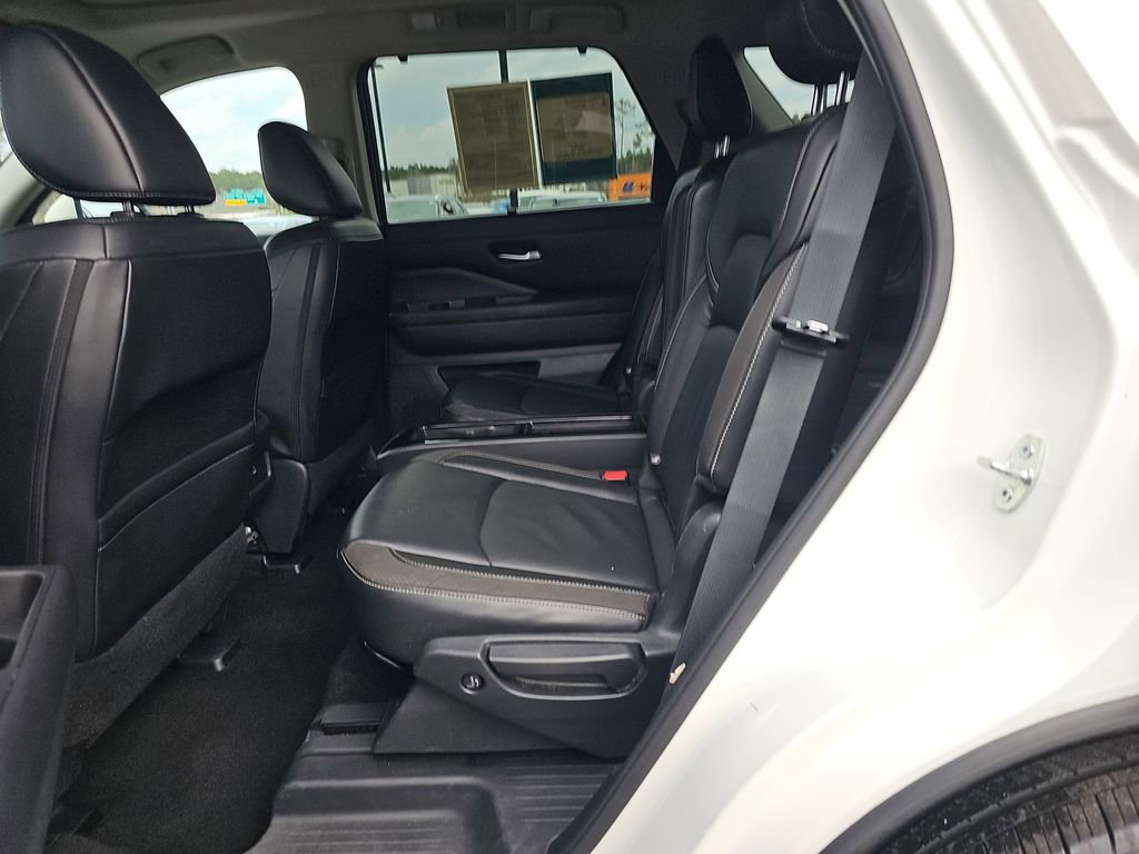 Used 2024 Nissan Pathfinder SL w/ SL Premium Package image 19