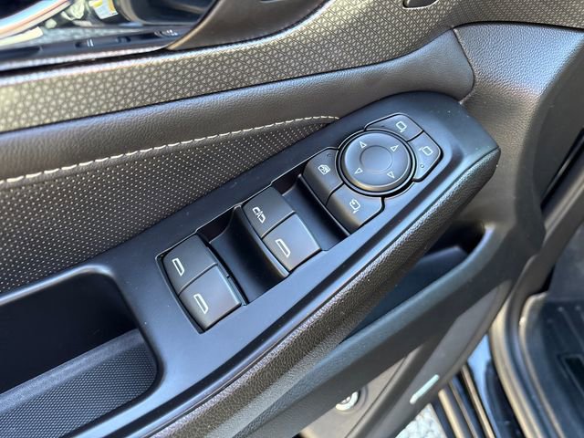 Used 2023 Chevrolet Traverse Premier w/ Redline Edition AWD/4WD image 17