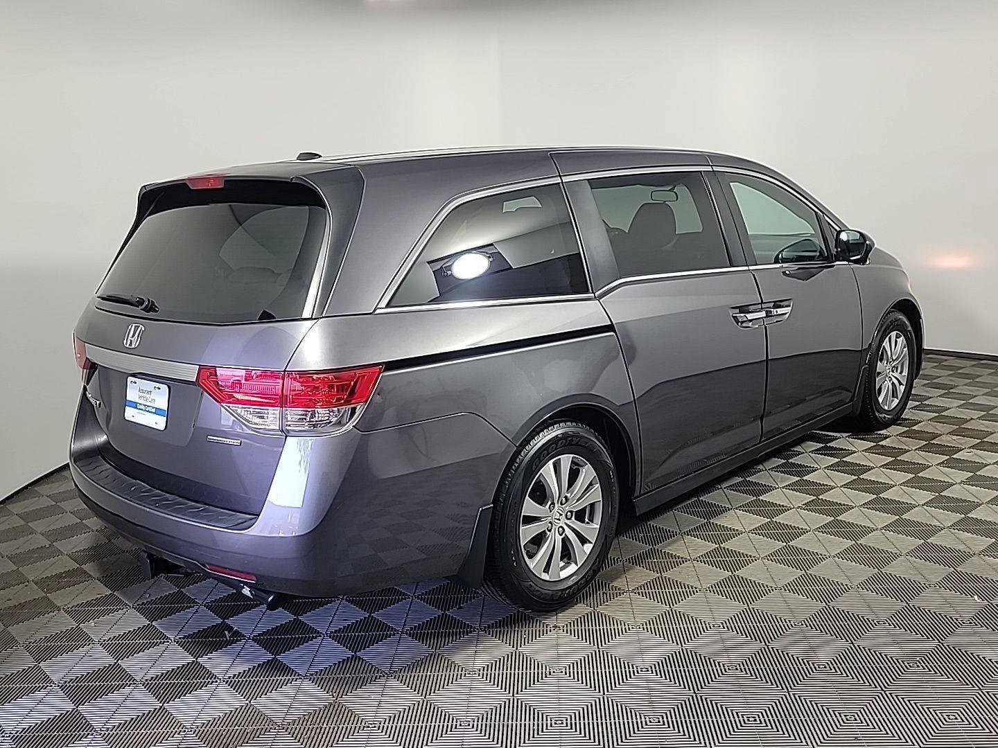 Used 2016 Honda Odyssey SE image 4