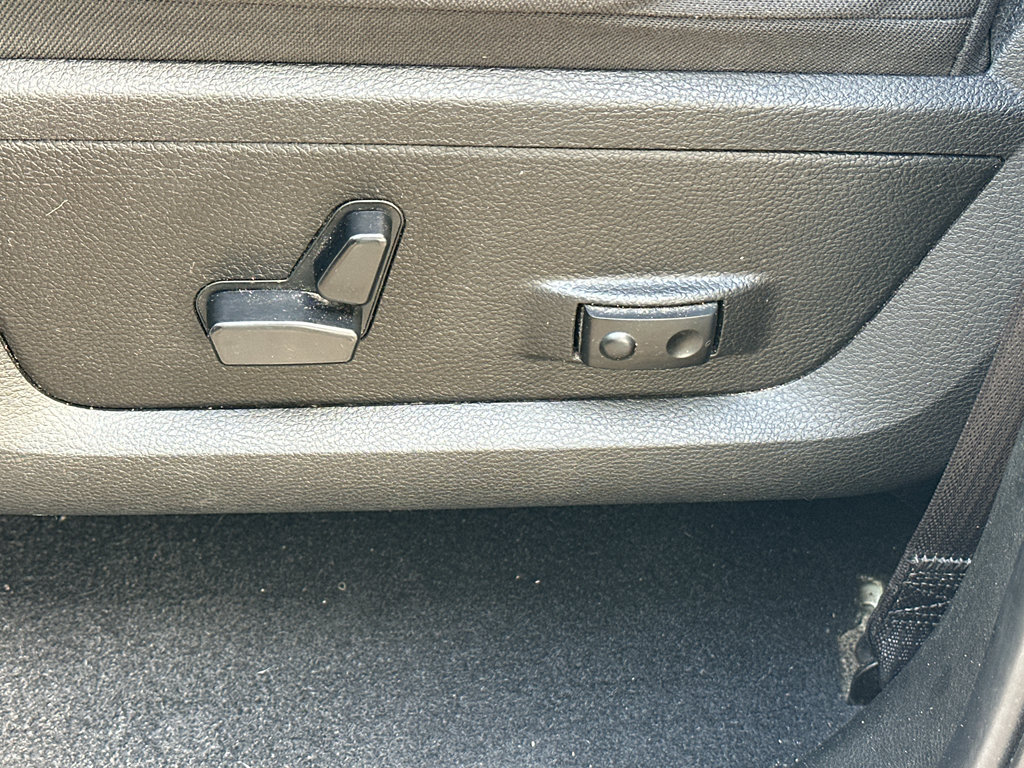 Used 2022 RAM 1500 Classic SLT w/ Protection Group AWD/4WD image 24