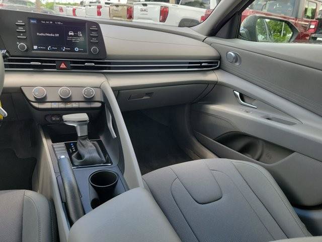 Certified 2026 Hyundai Elantra SE FWD image 16