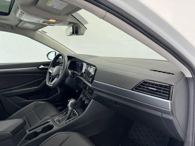 Used 2024 Volkswagen Jetta SE image 32
