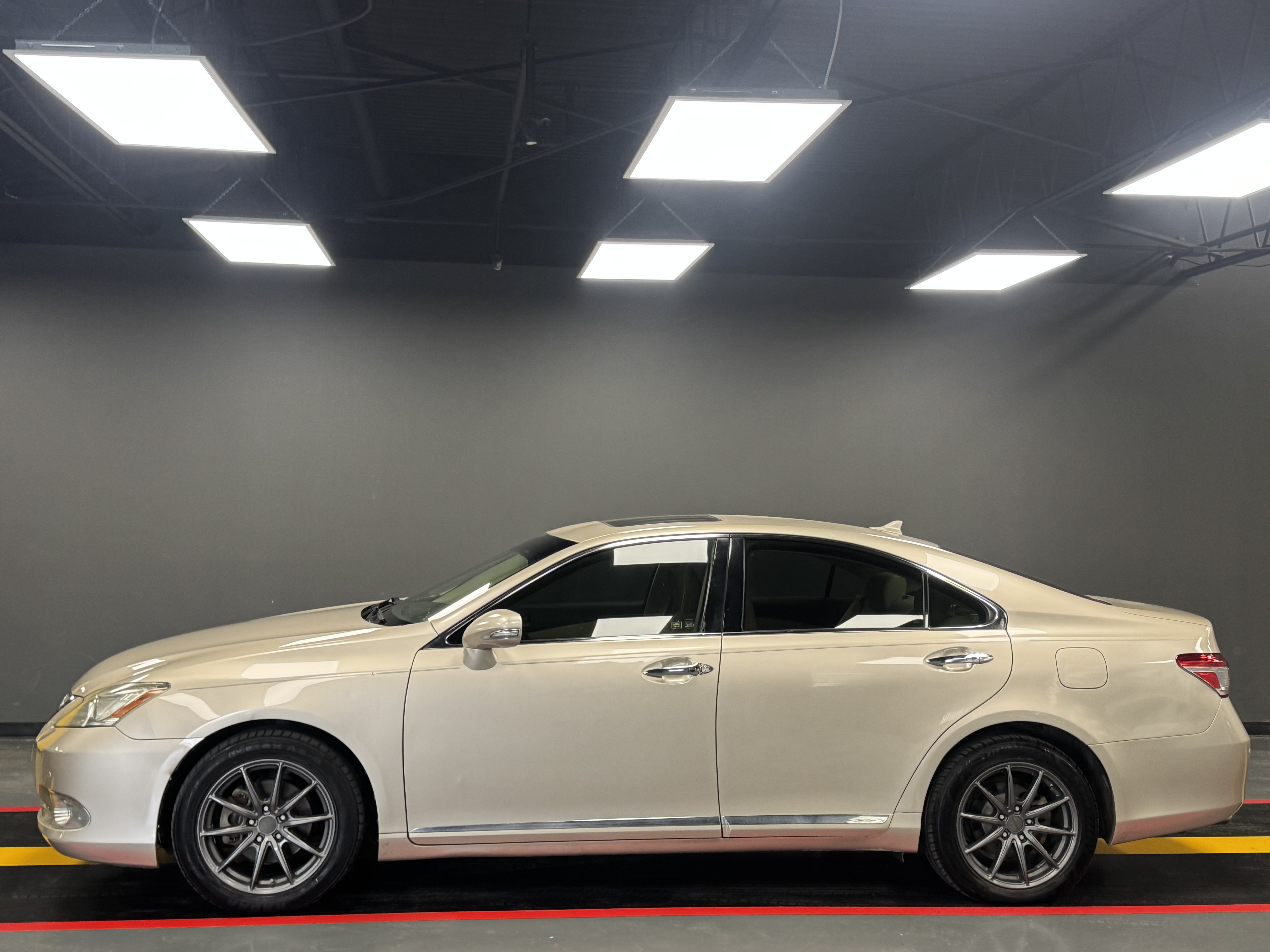 Used 2011 Lexus ES 350 FWD image 3