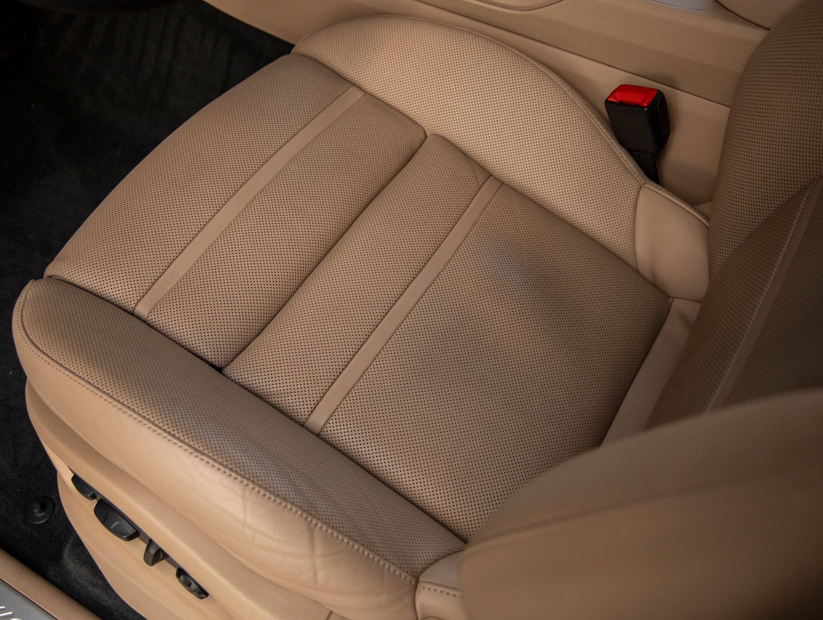 Certified 2023 Porsche Cayenne AWD/4WD image 23