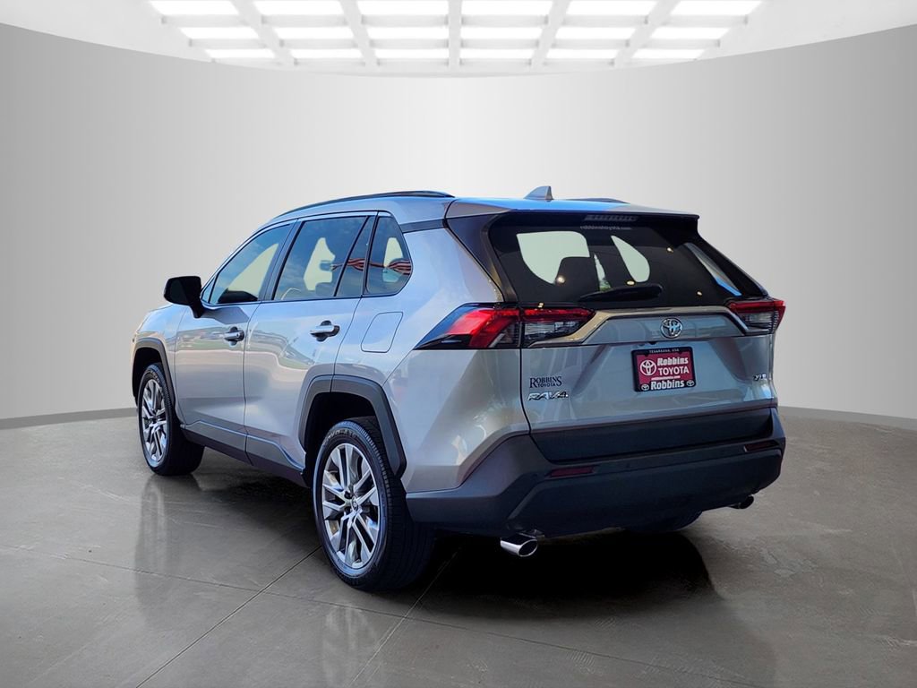 Used 2022 Toyota RAV4 XLE Premium image 7