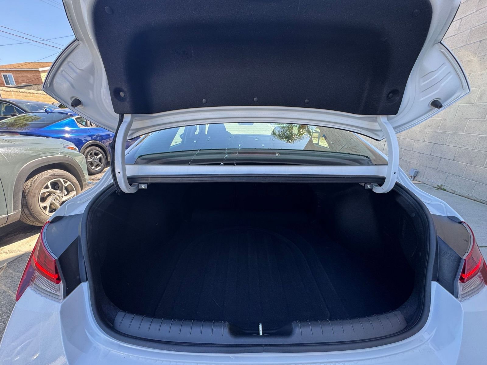 Used 2025 Hyundai Elantra SEL FWD image 33