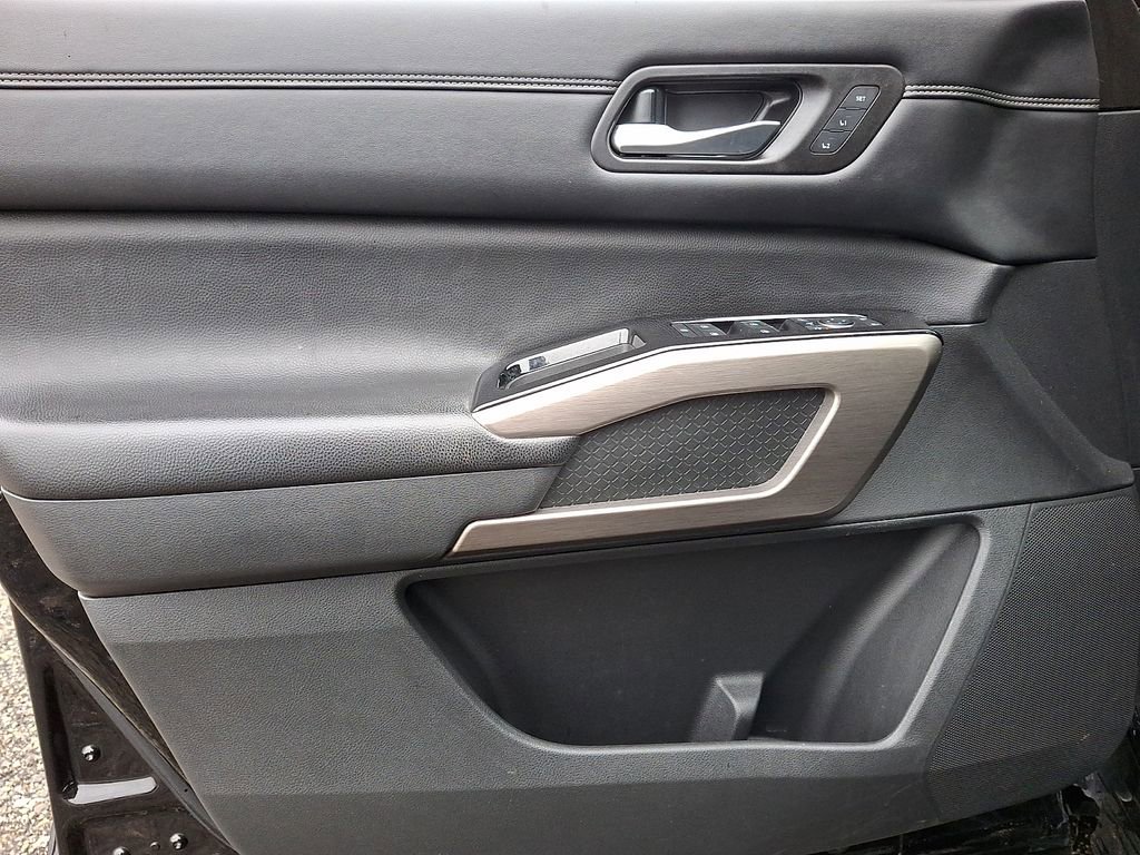 Used 2023 Nissan Pathfinder Platinum w/ Lighting Package (N93) image 13