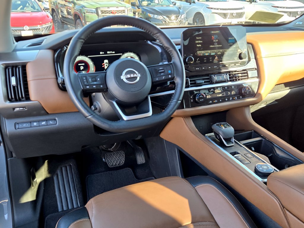 Used 2024 Nissan Pathfinder Platinum w/ Cargo Package AWD/4WD image 16