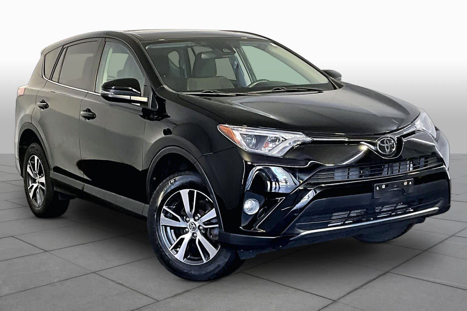 Used 2018 Toyota RAV4 XLE AWD/4WD image 3