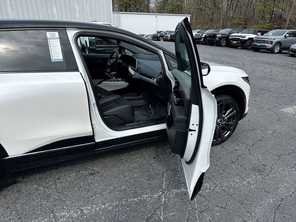 Used 2025 Cadillac Optiq Sport 2 image 30