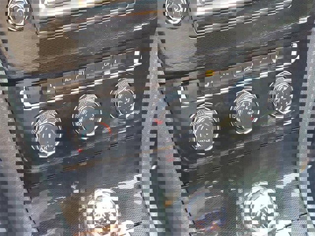 Used 2016 Volkswagen Golf S image 24