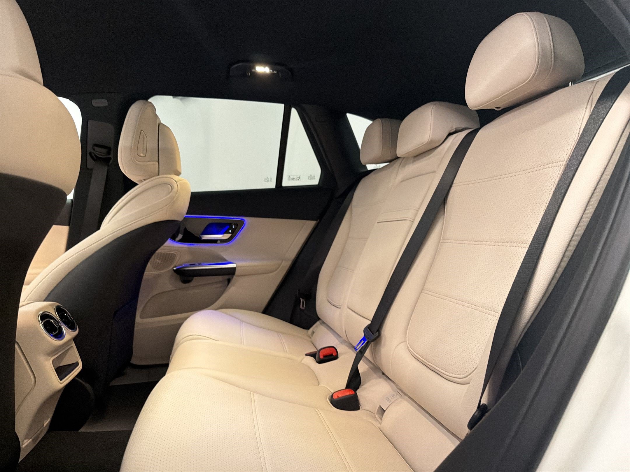 Used 2026 Mercedes-Benz GLC 300 image 26