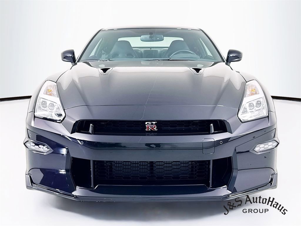 Used 2024 Nissan GT-R w/ T-Spec Takumi Edition image 2
