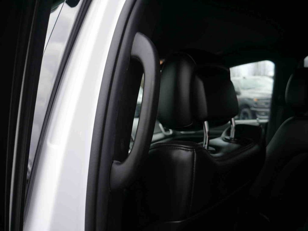 Used 2020 Jeep Grand Cherokee Altitude image 20