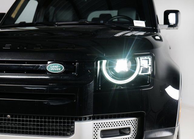Used 2025 Land Rover Defender 110 S image 28