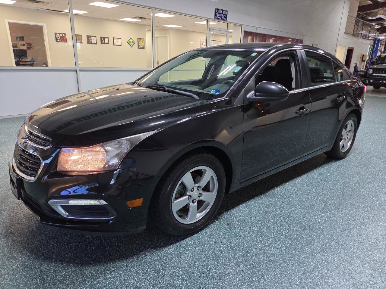 Used 2015 Chevrolet Cruze LT FWD image 3