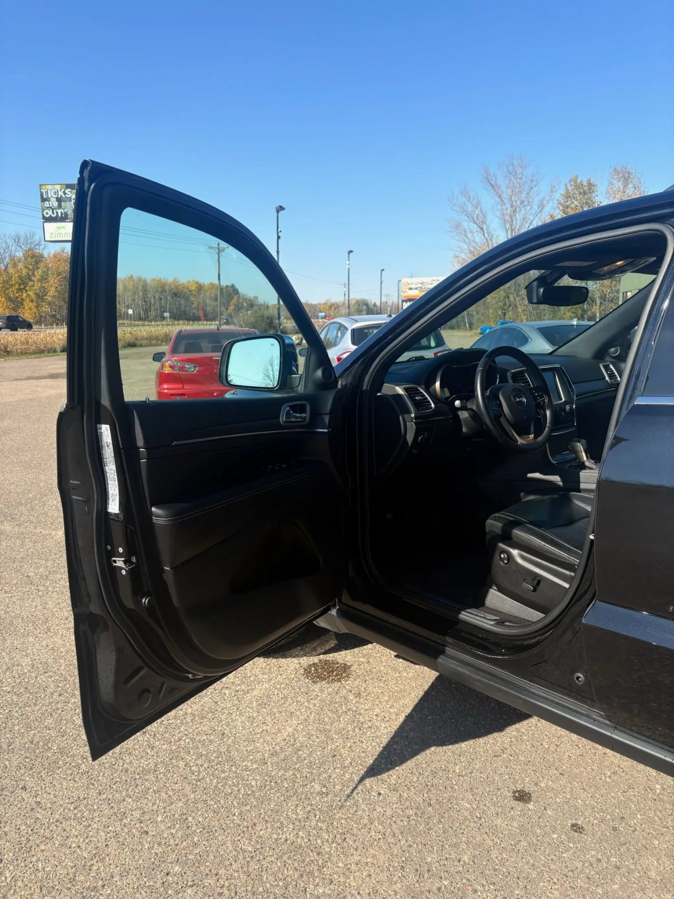 Used 2017 Jeep Grand Cherokee Limited AWD/4WD image 9