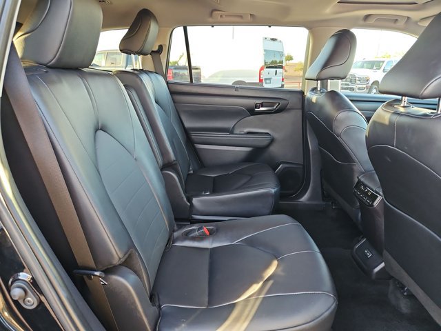 Used 2022 Toyota Highlander L FWD image 25