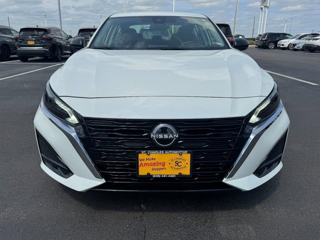 Used 2025 Nissan Altima 2.5 S FWD image 9