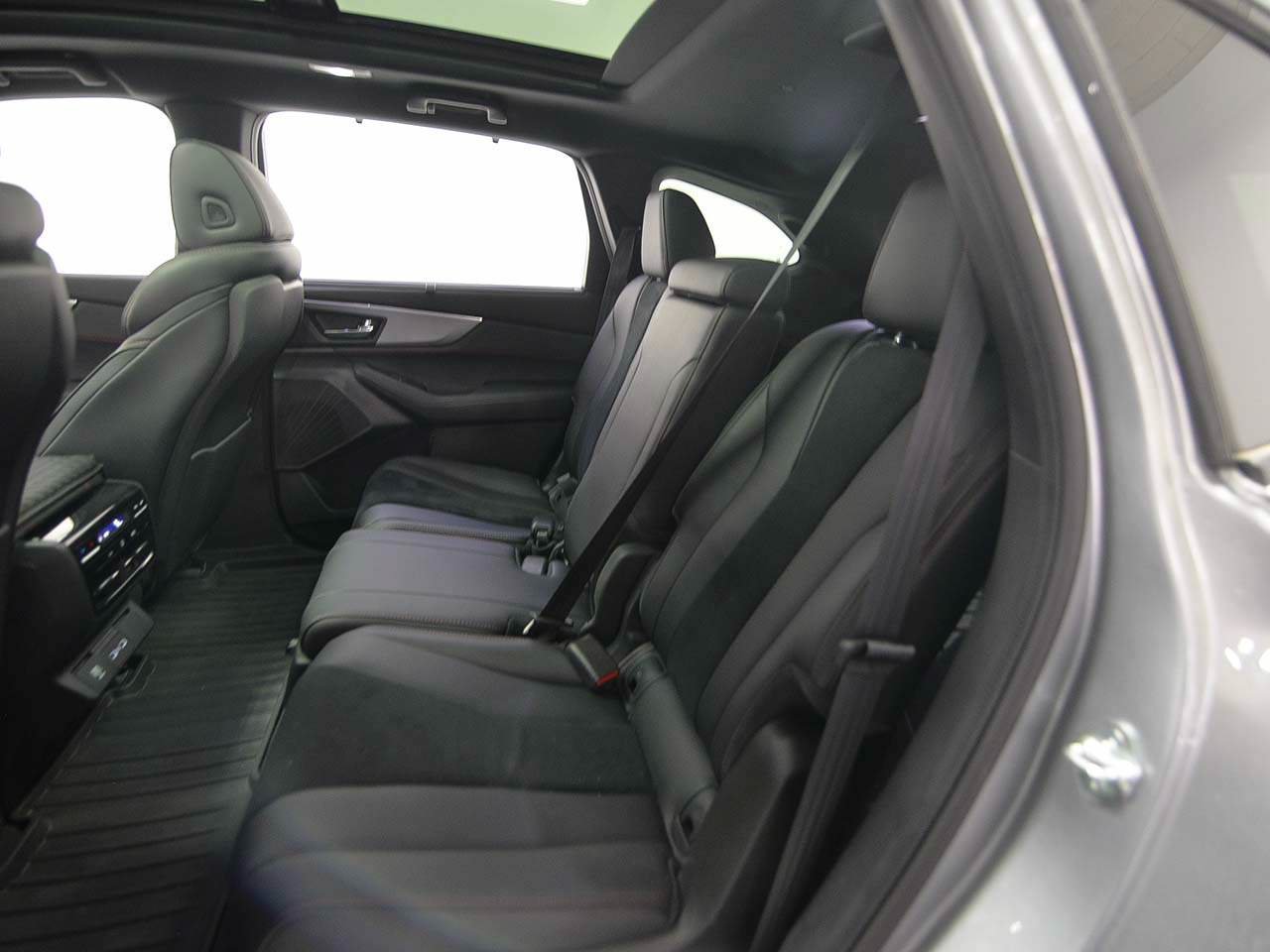 Used 2023 Acura MDX A-Spec AWD/4WD image 10