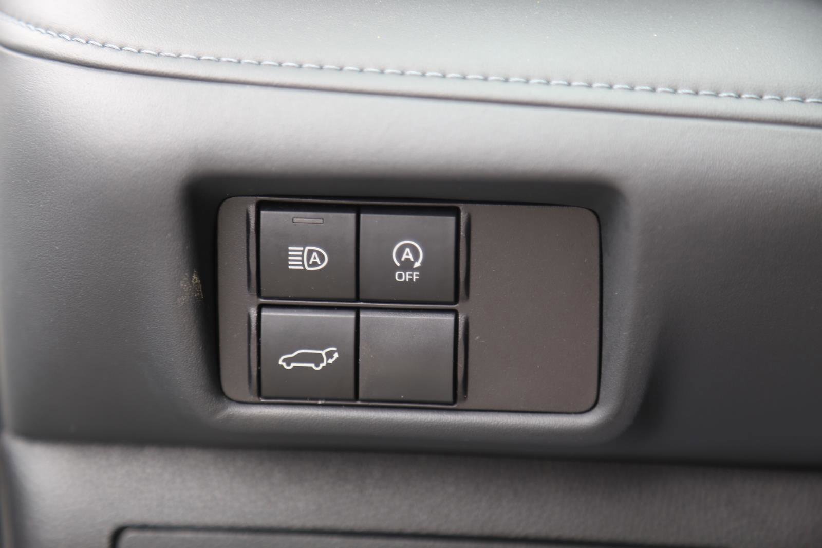 Used 2024 Toyota Highlander LE FWD image 8