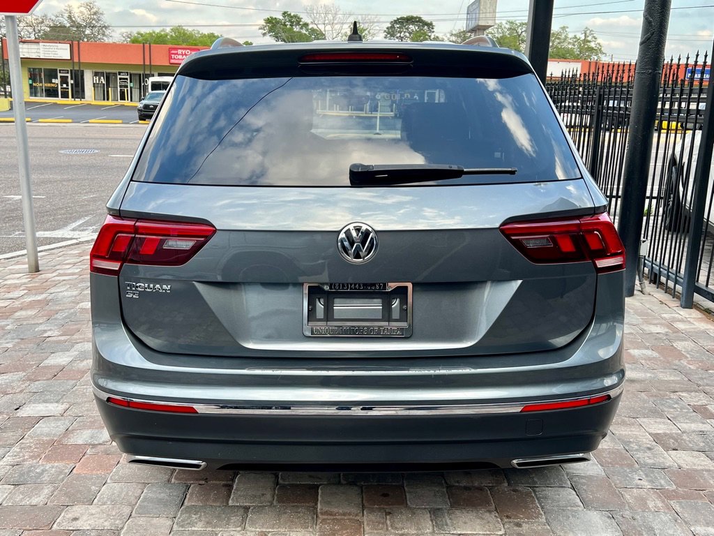 Used 2021 Volkswagen Tiguan SE w/ Panoramic Sunroof Package FWD image 9