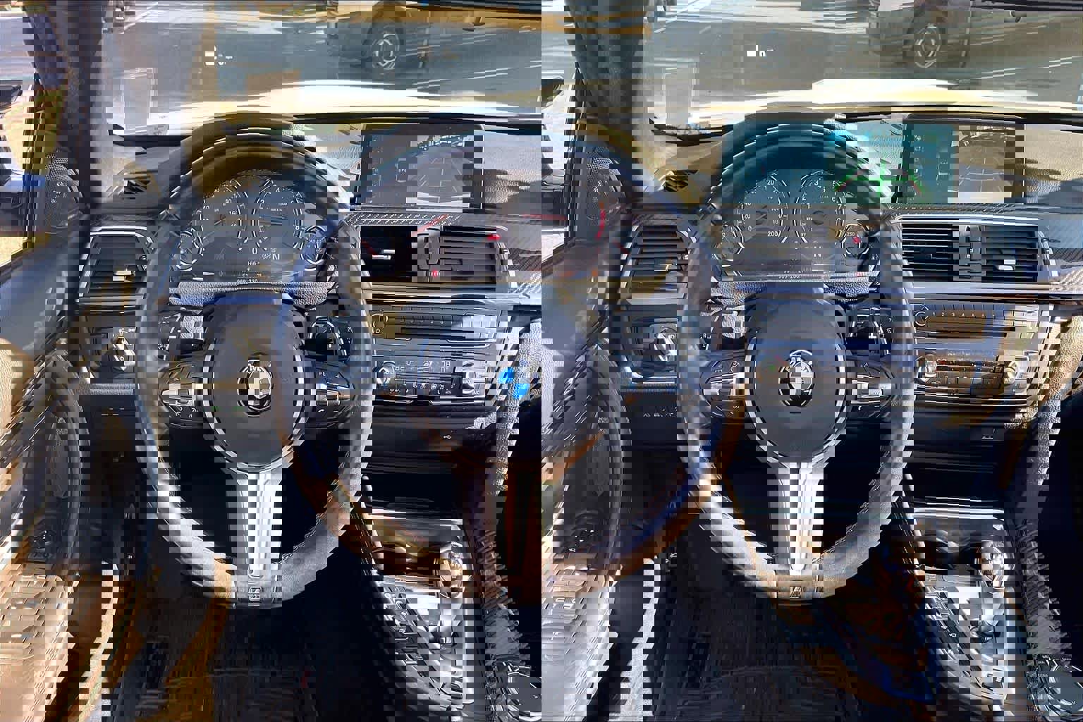 Used 2017 BMW M4 Convertible image 8