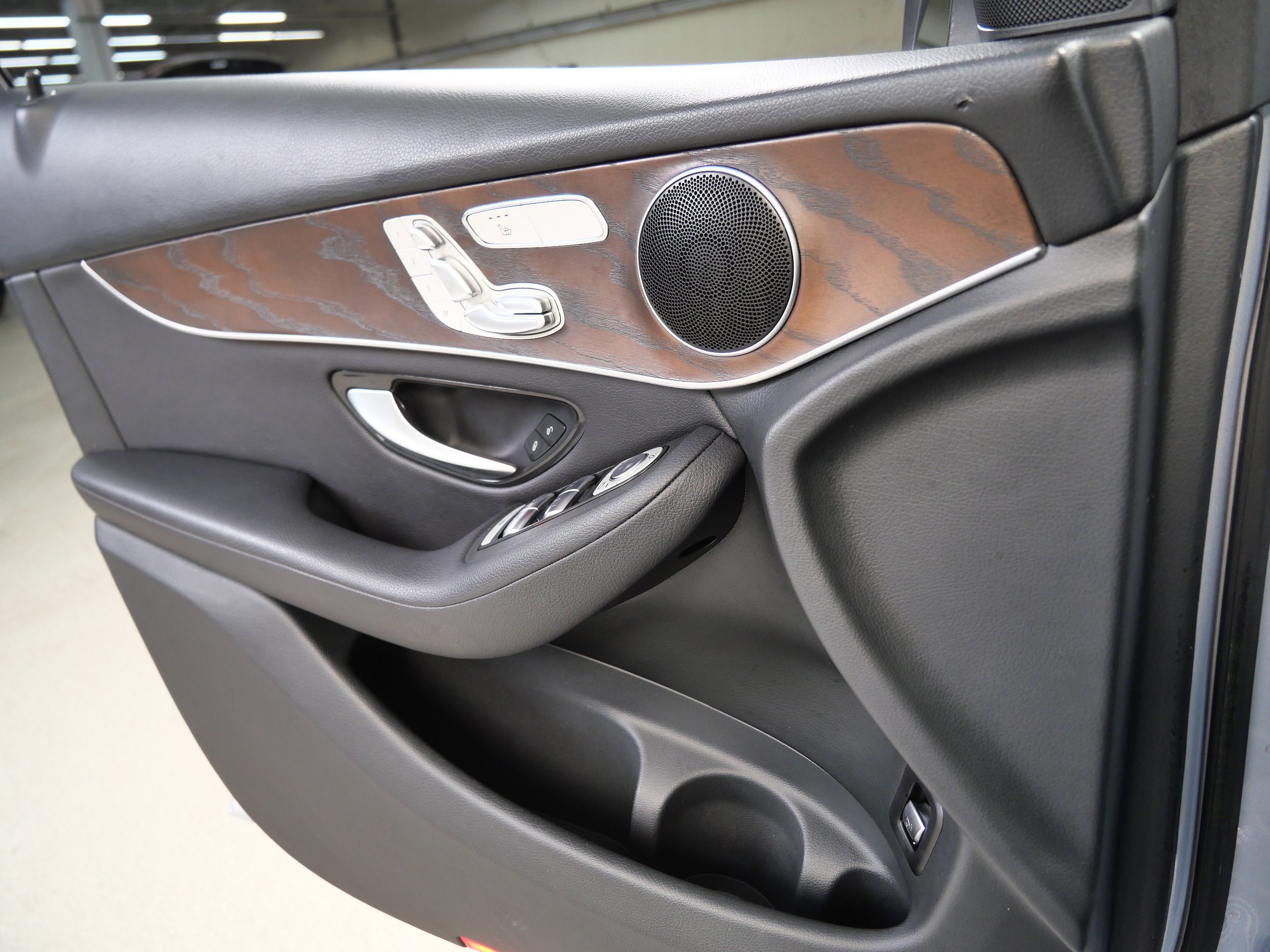 Certified 2021 Mercedes-Benz GLC 300 4MATIC image 32