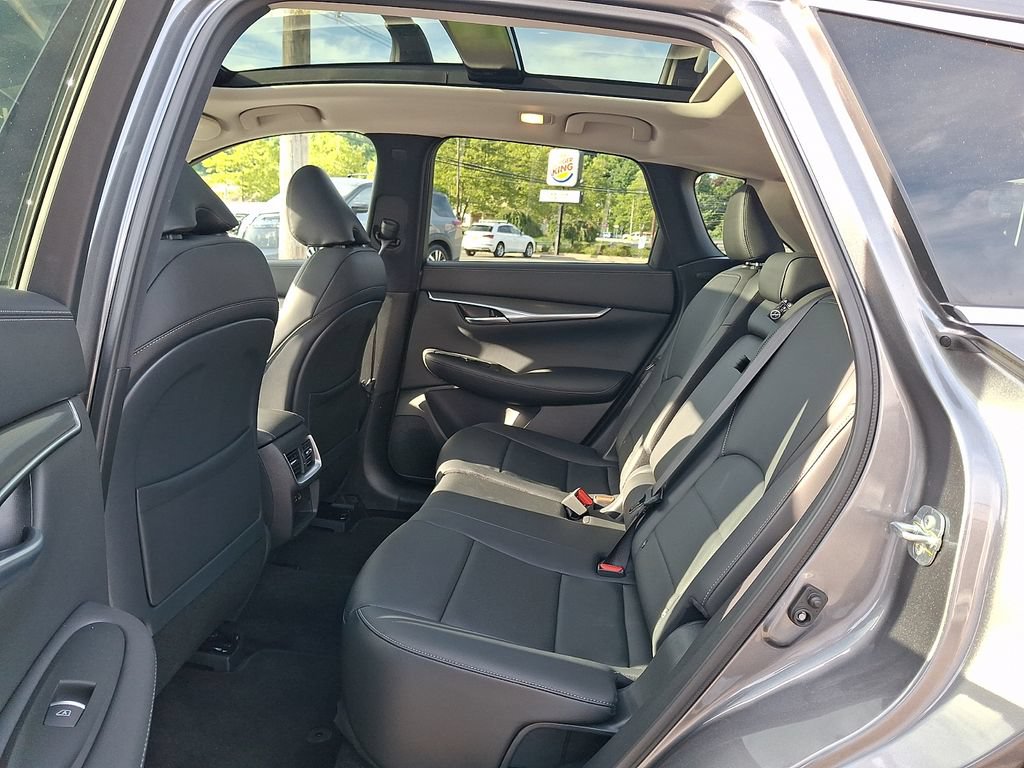 Used 2025 INFINITI QX50 Luxe AWD/4WD image 12