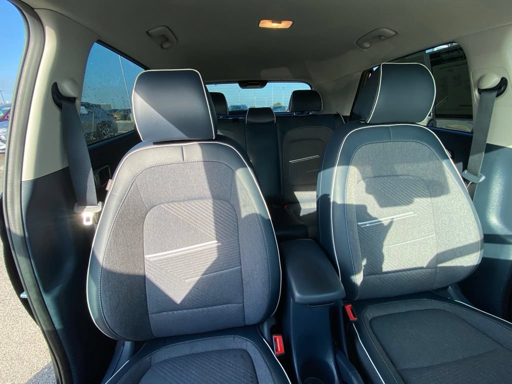 Used 2025 Hyundai Venue Limited FWD image 31