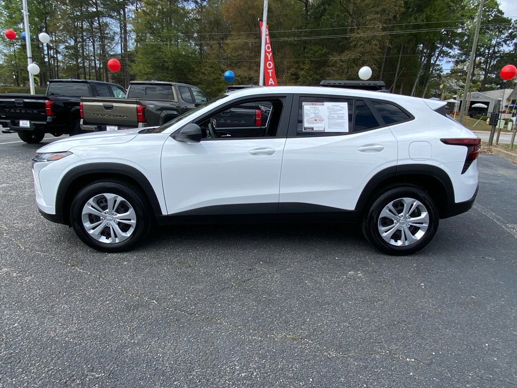 Used 2025 Chevrolet Trax LS image 3