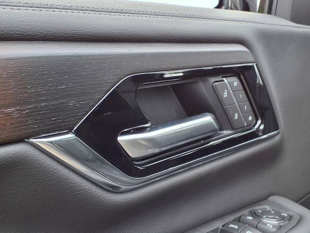 New 2026 GMC Yukon Denali w/ Denali Reserve Package RWD image 16