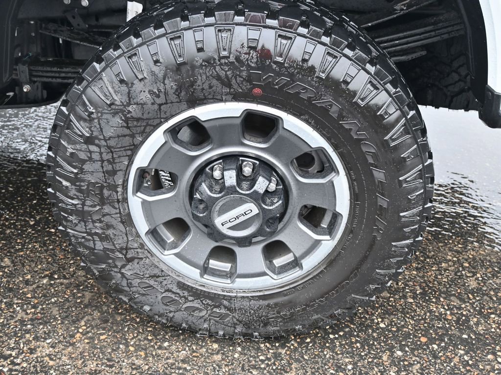 Used 2024 Ford F350 Platinum w/ Tremor Off-Road Package image 16