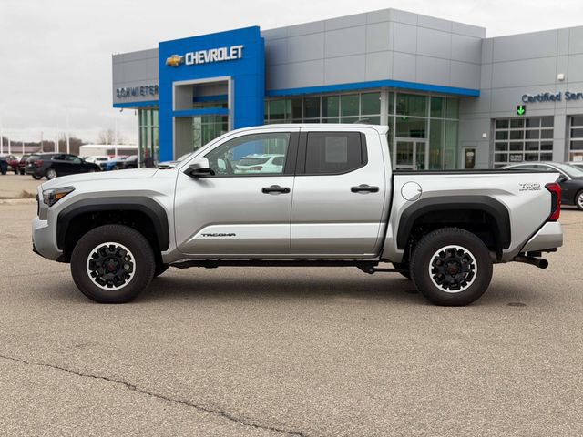 Used 2024 Toyota Tacoma TRD Off-Road AWD/4WD image 10