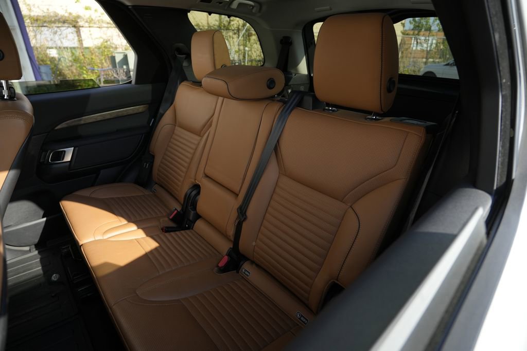 Used 2019 Land Rover Discovery HSE AWD/4WD image 19