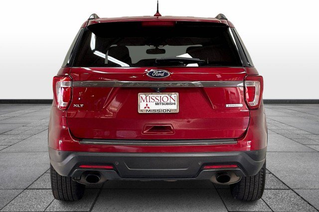 Used 2018 Ford Explorer XLT w/ Equipment Group 202A image 4