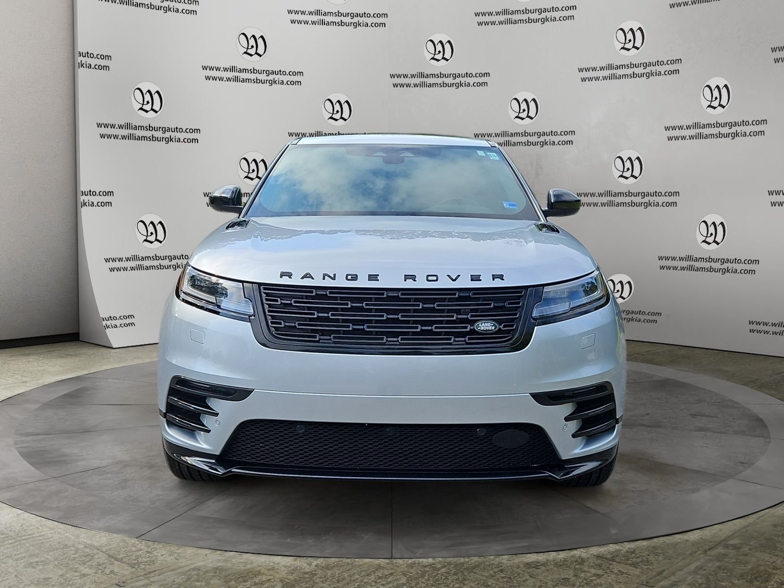Used 2025 Land Rover Range Rover Velar Dynamic SE AWD/4WD image 8