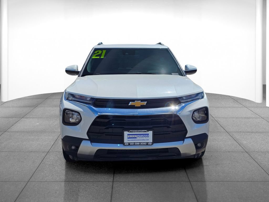 Used 2021 Chevrolet TrailBlazer LT w/ Premium Seating Package FWD image 2