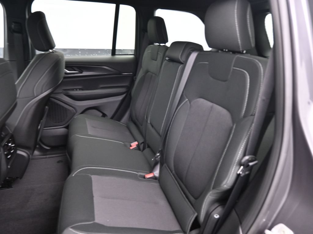 New 2026 Jeep Grand Cherokee Laredo RWD image 23