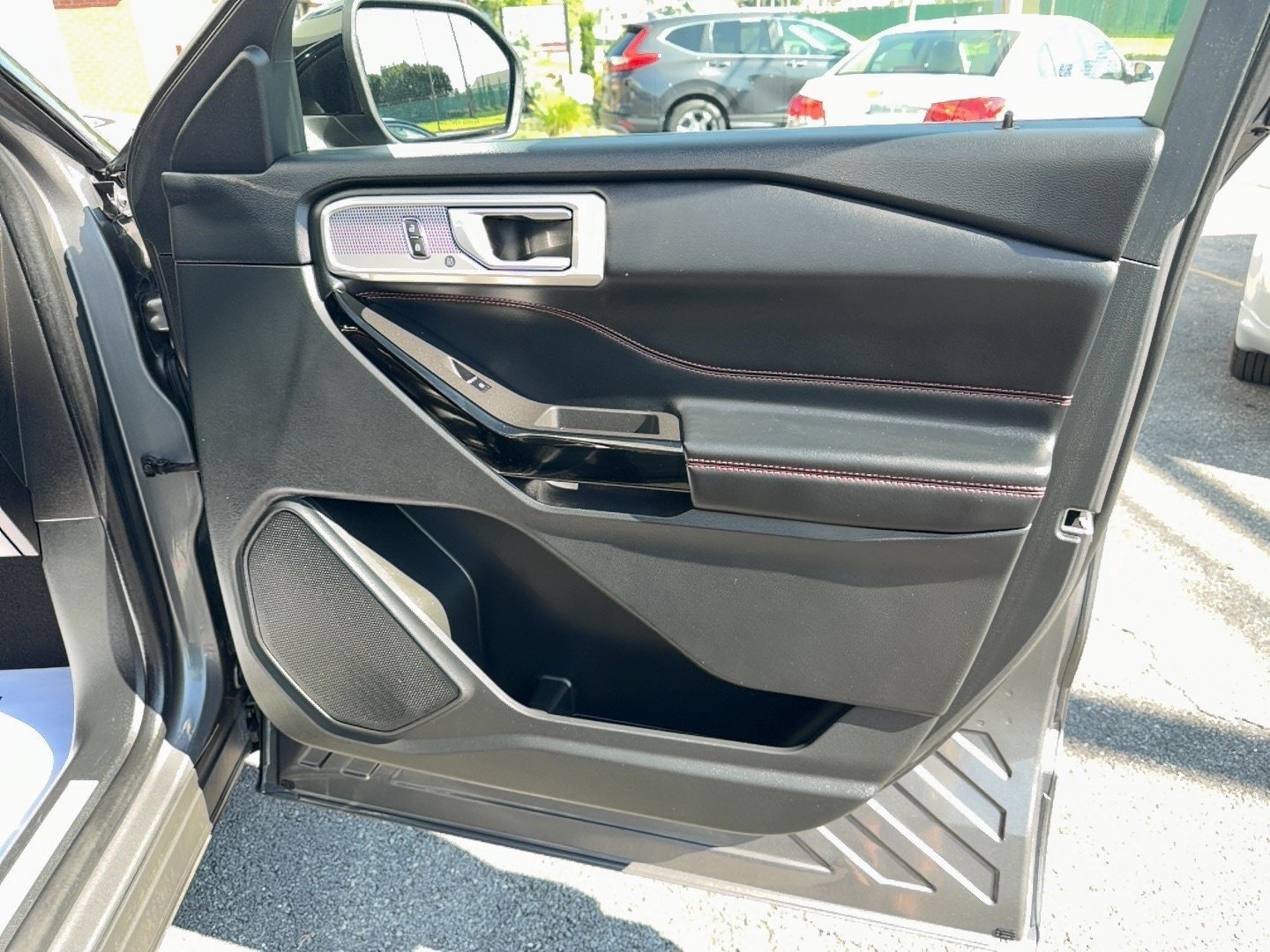 Used 2023 Ford Explorer ST-Line AWD/4WD image 26