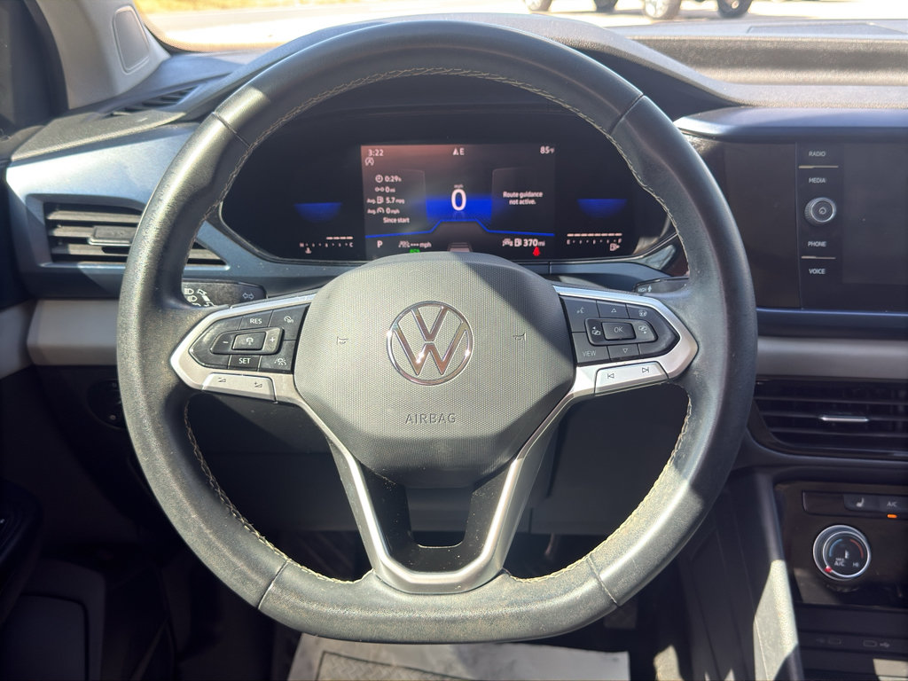Used 2023 Volkswagen Taos SE w/ Panoramic Sunroof Package FWD image 21