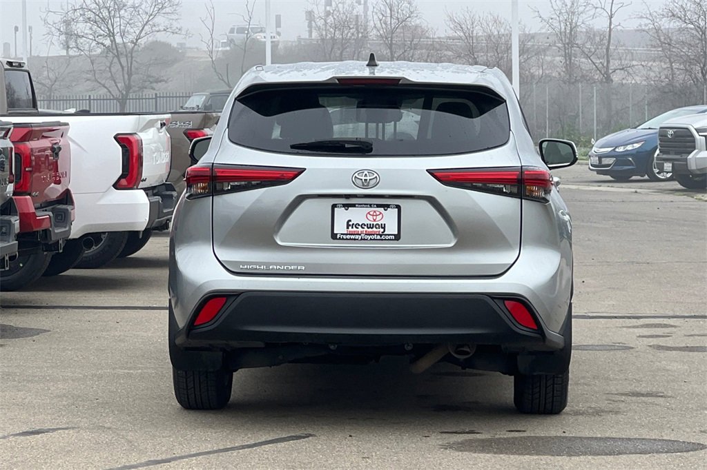 Certified 2023 Toyota Highlander L image 6