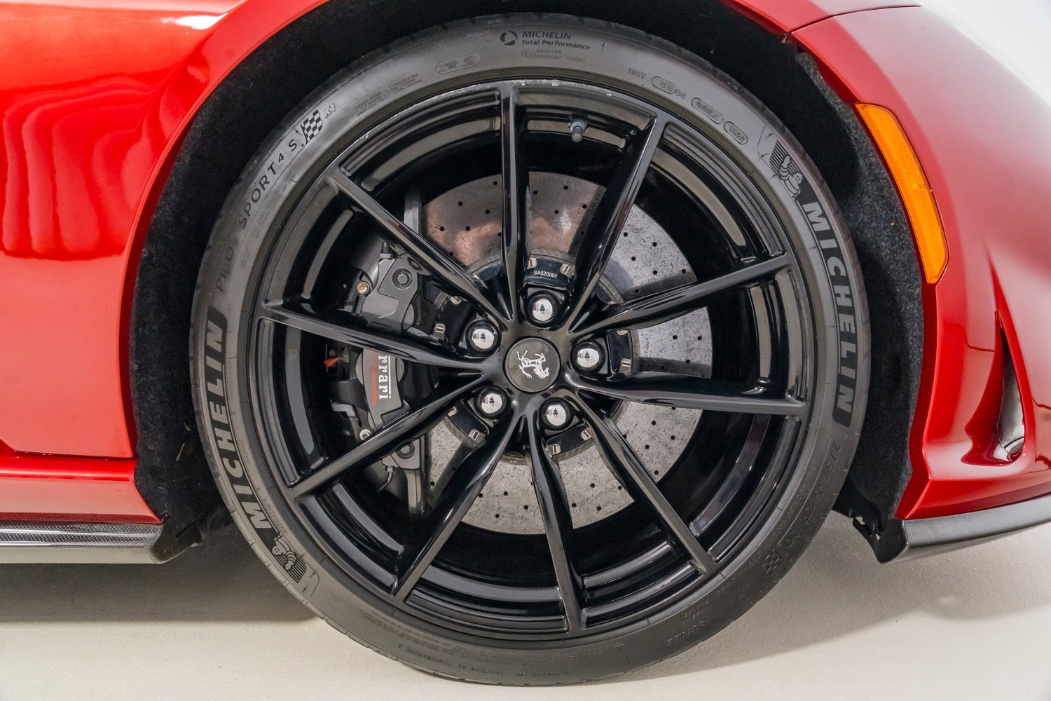 Used 2021 Ferrari 812 GTS image 24