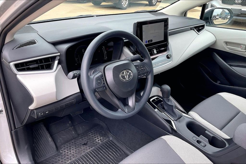 Used 2026 Toyota Corolla LE FWD image 14