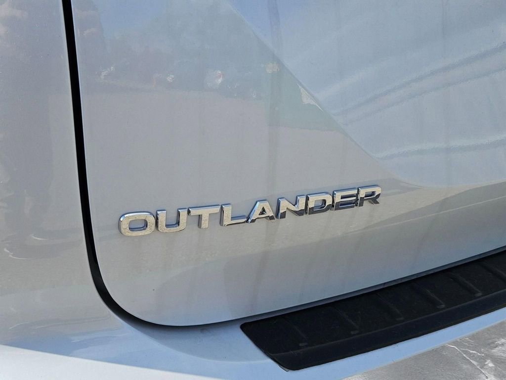 New 2025 Mitsubishi Outlander AWD image 10