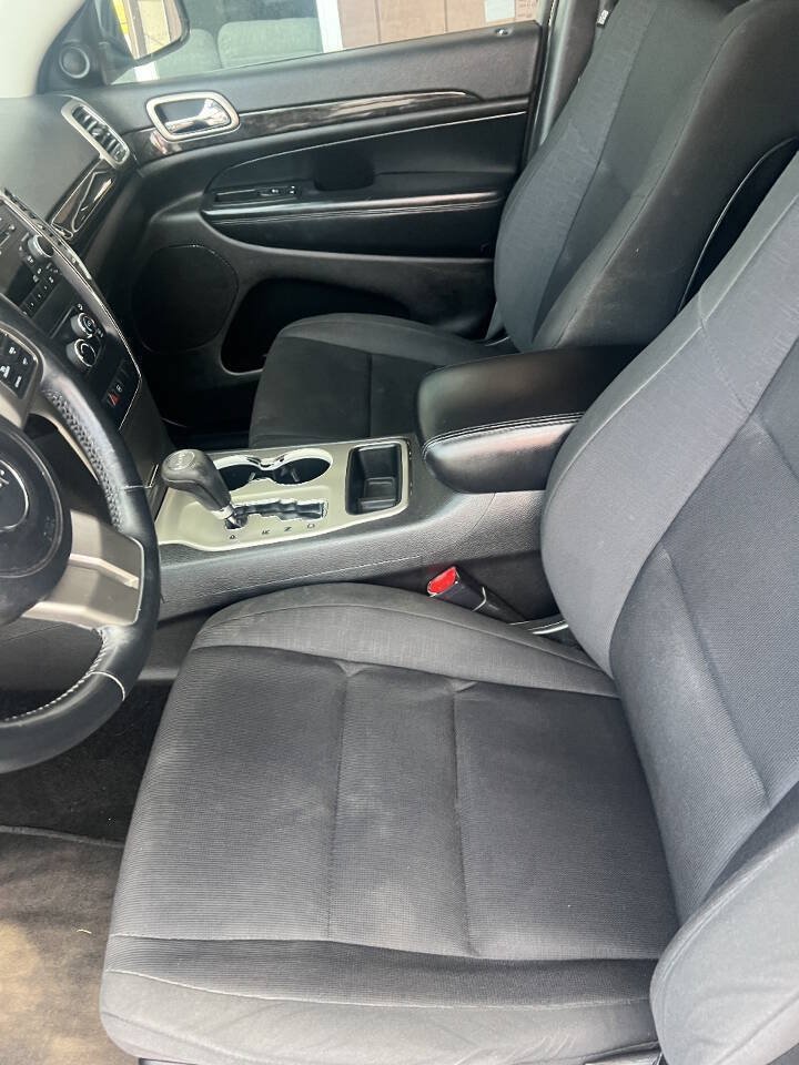 Used 2012 Jeep Grand Cherokee Laredo w/ Laredo E Group AWD/4WD image 7