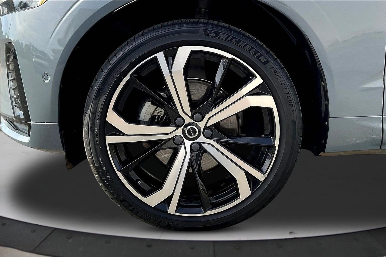 Used 2022 Volvo XC60 B5 R-Design w/ Advanced Package image 34