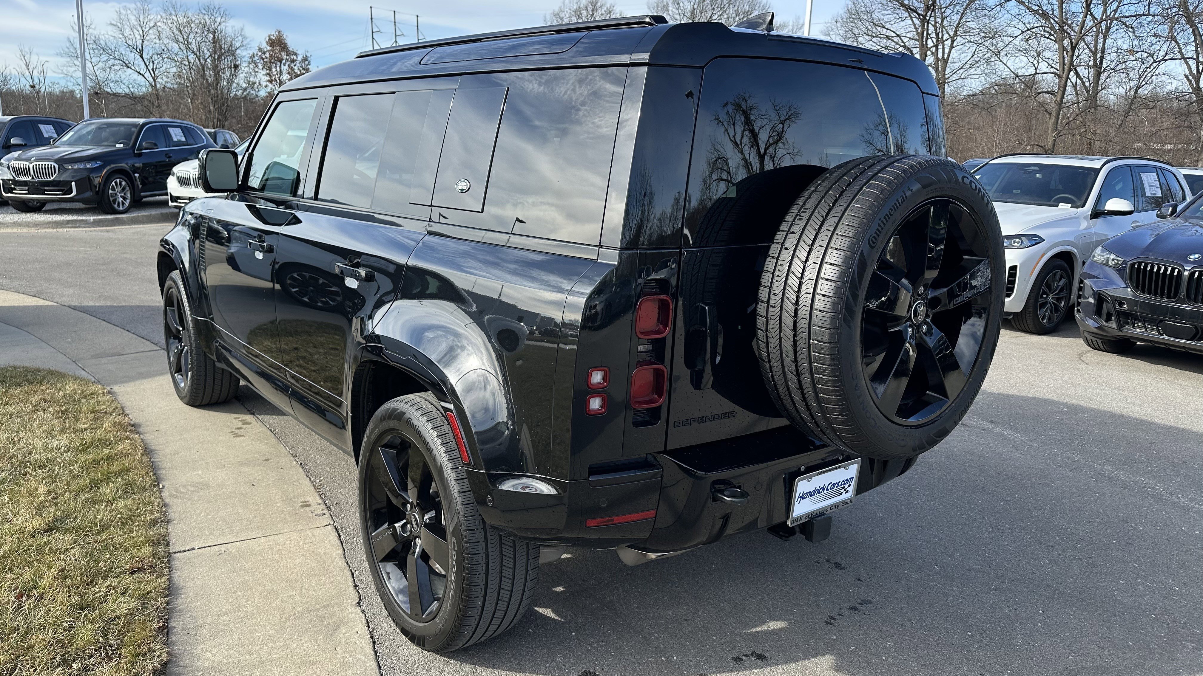 Used 2024 Land Rover Defender 110 X-Dynamic SE image 8