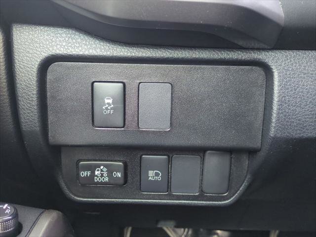 Used 2022 Toyota Tacoma SR5 w/ Technology Package image 21