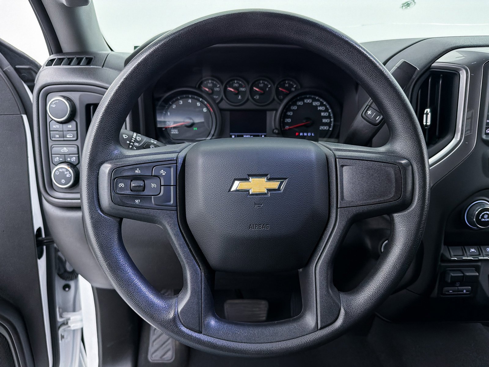 Used 2024 Chevrolet Silverado 1500 Custom image 3